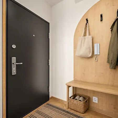 Modern With Balcony & Free Parking